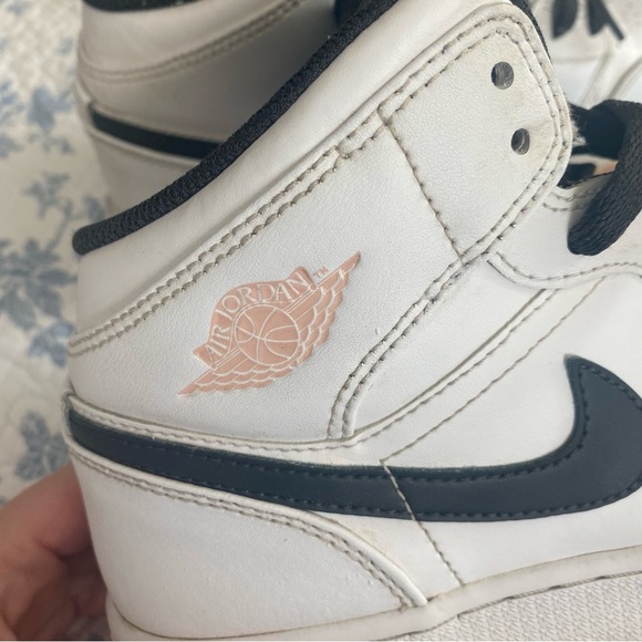 Nike Air Jordan 1 Mid Arctic Orange Sneakers Youth Size 6 - Picture 5 of 10